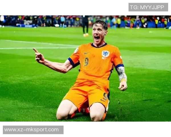 前外援奇塔迪尼今日重返海港俱乐部探望昔日教练和队友情谊依旧