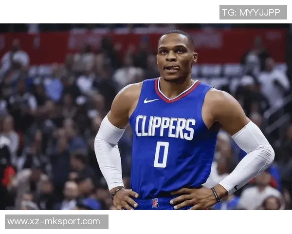 布克称赞吉莱斯皮影响力显著威少防守表现出色训练刻苦